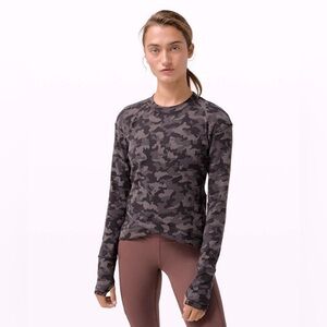 Lululemon Athletica women’s long sleeve camouflage gray and black size 4